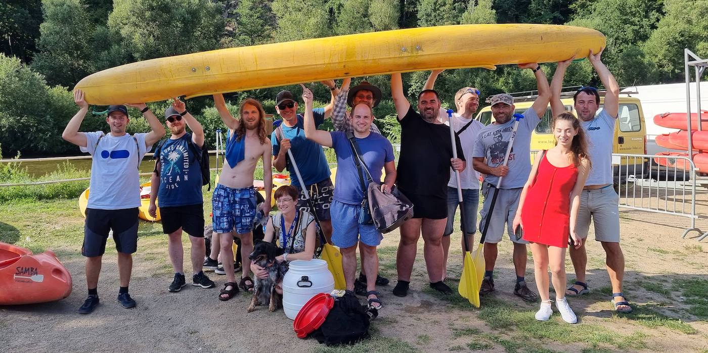 Logmanager team photo from canoeing trip